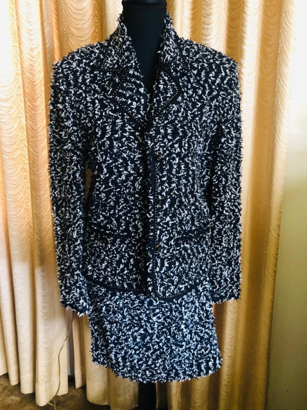 St John Black and white tweed Couture 2 piece suit size 6